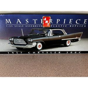 New in box AMT MASTERPIECE 1957 CHRYSLER 300C  Model Car Black Hardtop 1/25